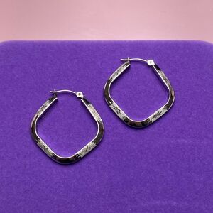 💛 Classic 10k White Gold Floral Etched Hoop Earrings